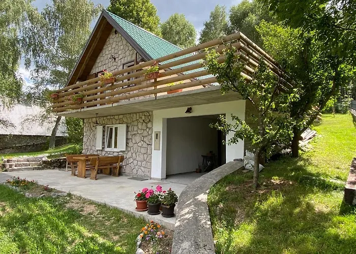 Sanmari_forest Σαλέ Ledenice